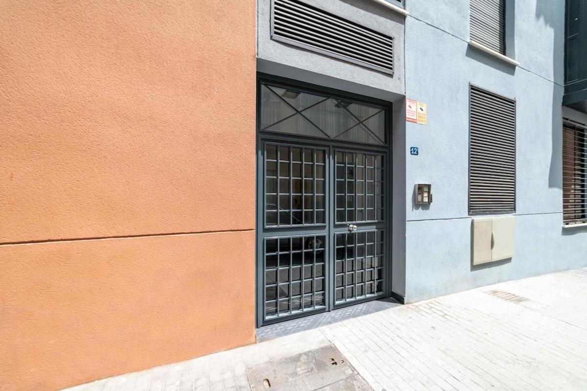 -Malagasunapts- Modern Citycentre Pool&Parking Exterior photo