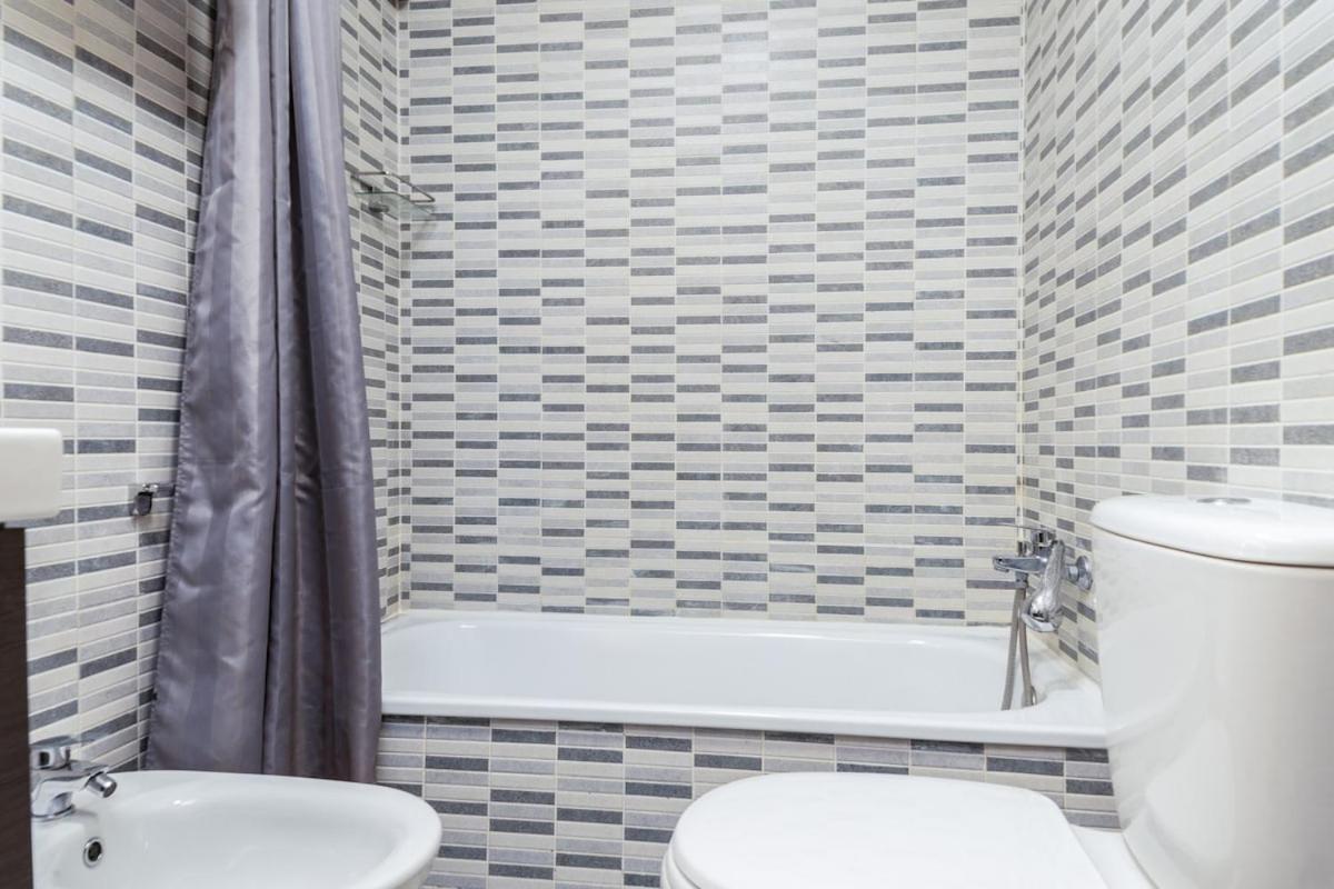 -Malagasunapts- Modern Citycentre Pool&Parking Exterior photo